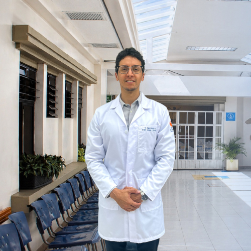 DR. DAVID ALVEAR-hr Dr. David Alvear